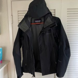 Women's hooded Patagonia goretex jacket- small